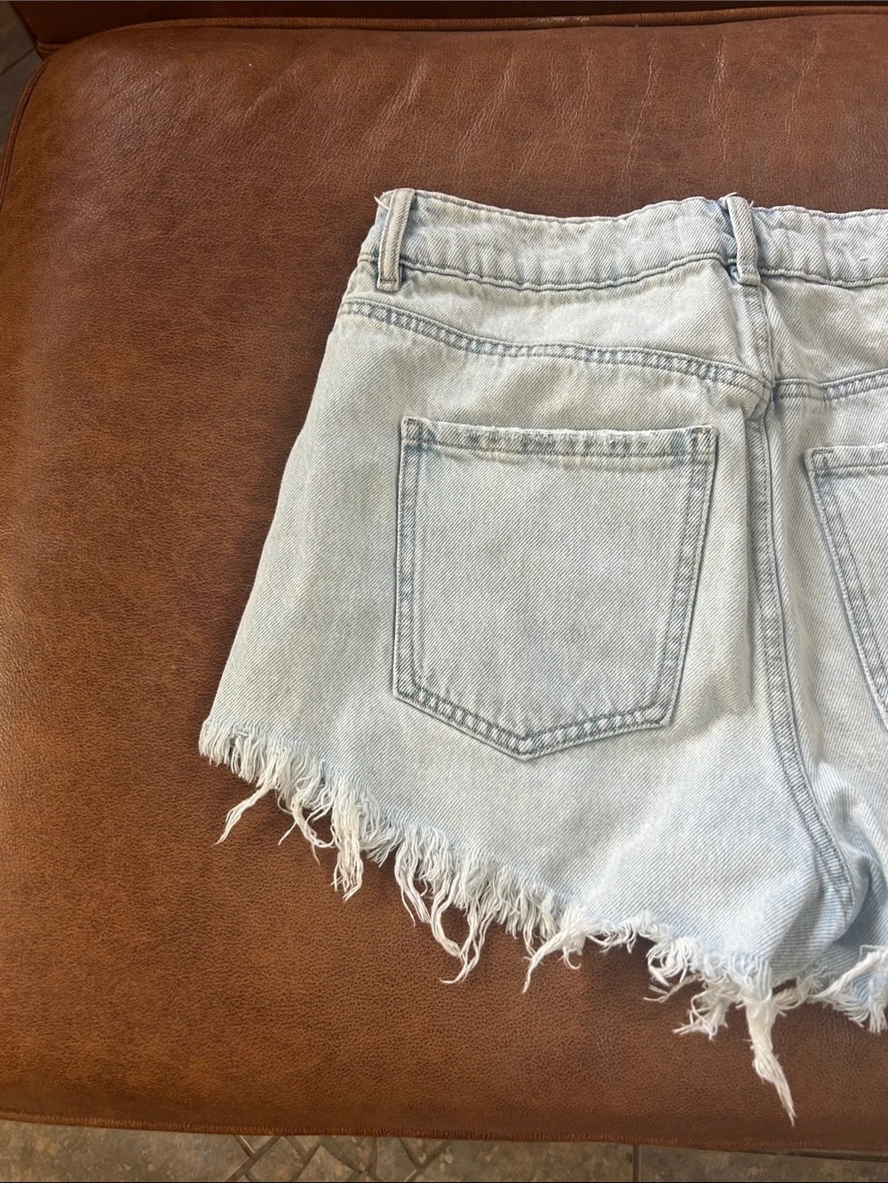 Garage denim Festival feature a high-waisted light blue jean, Size 28/07 - Picture 6 of 8
